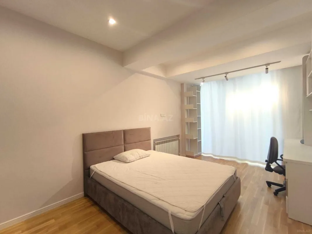 Kirayə verilir 4 otaqlı mənzil 165 m²