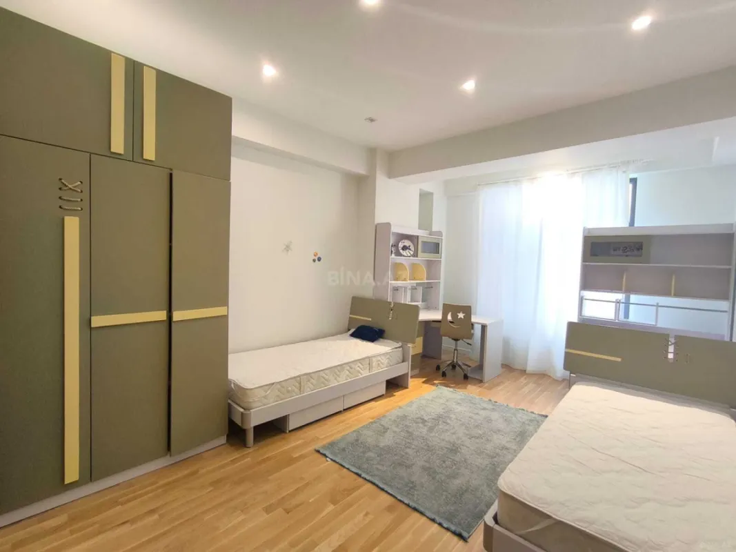 Kirayə verilir 4 otaqlı mənzil 165 m²