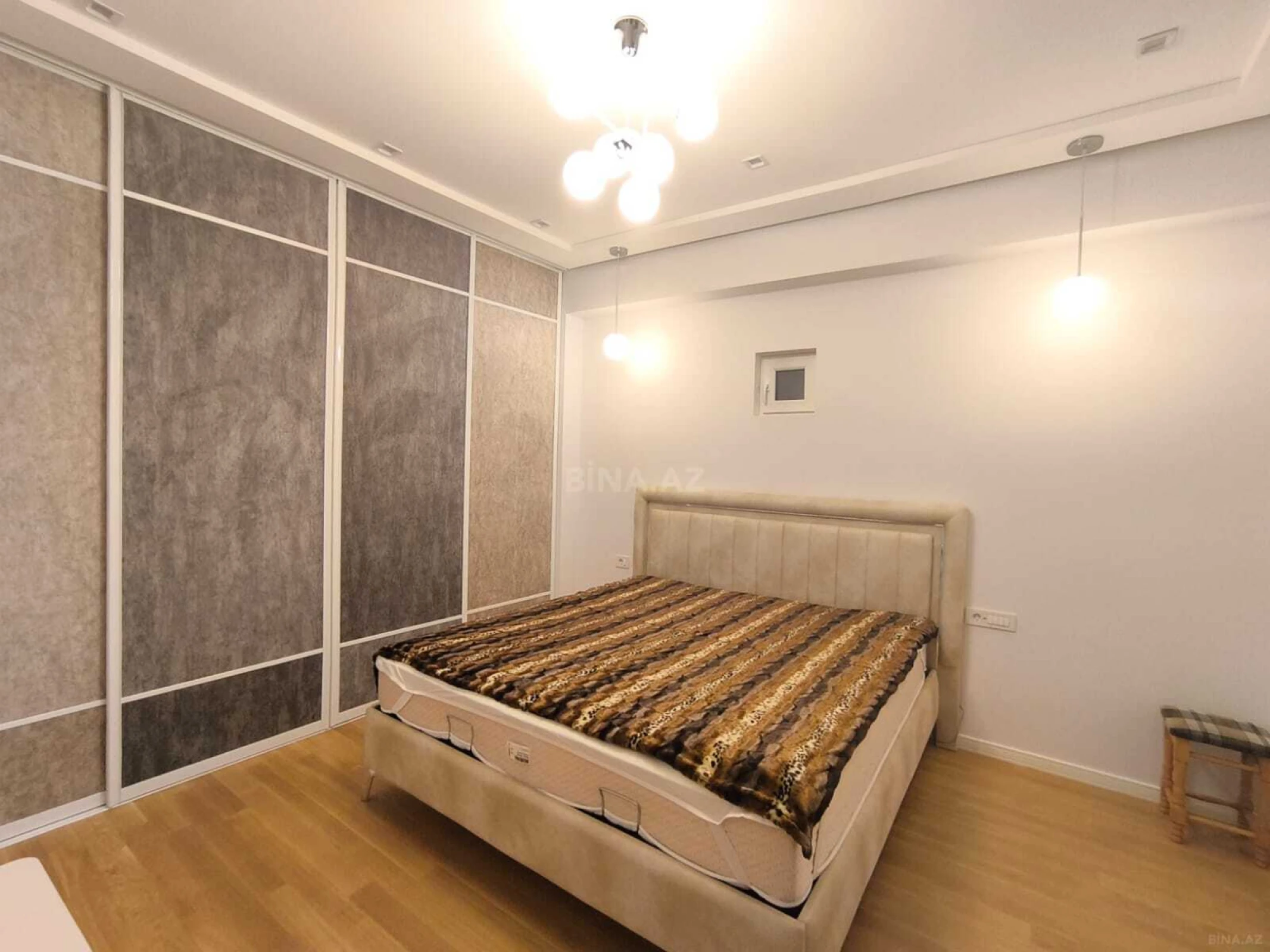 Kirayə verilir 4 otaqlı mənzil 165 m²