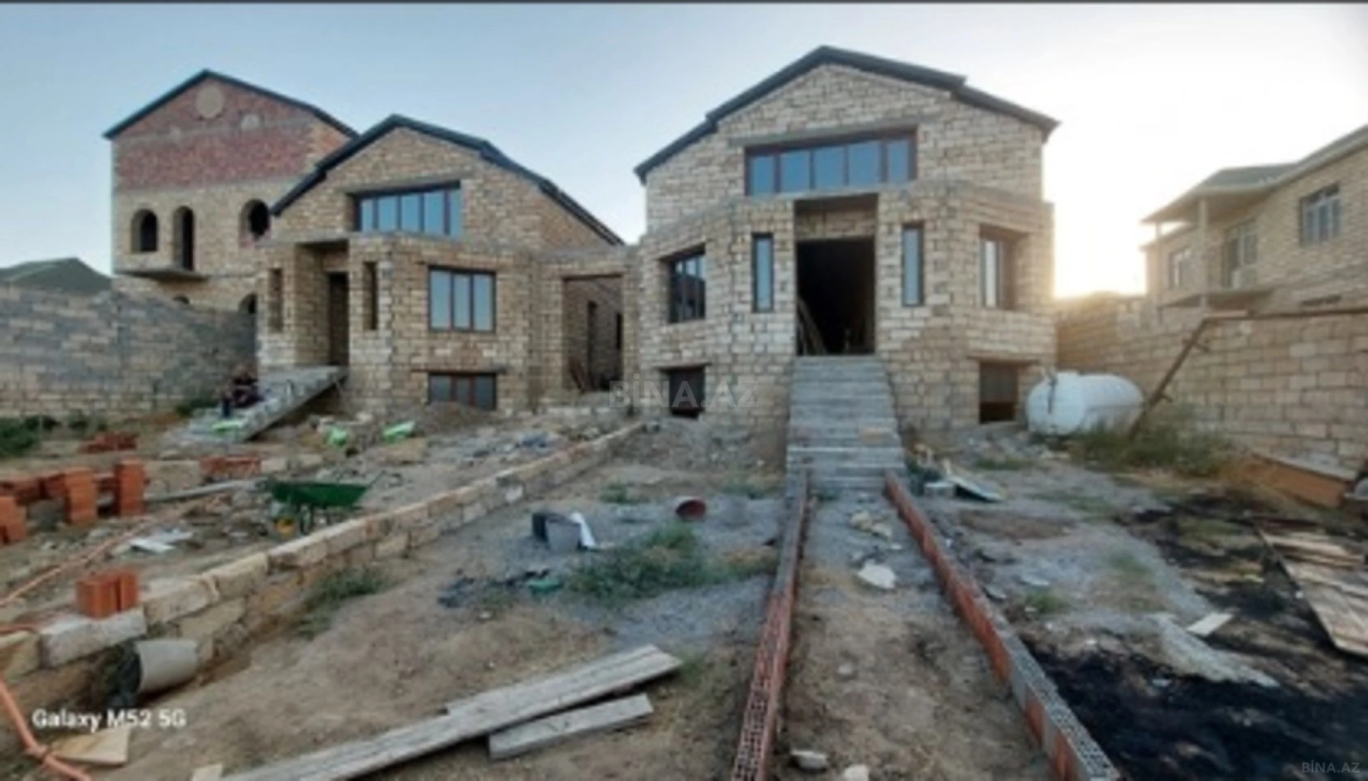 Satılır 6 otaqlı həyət evi 270 m²