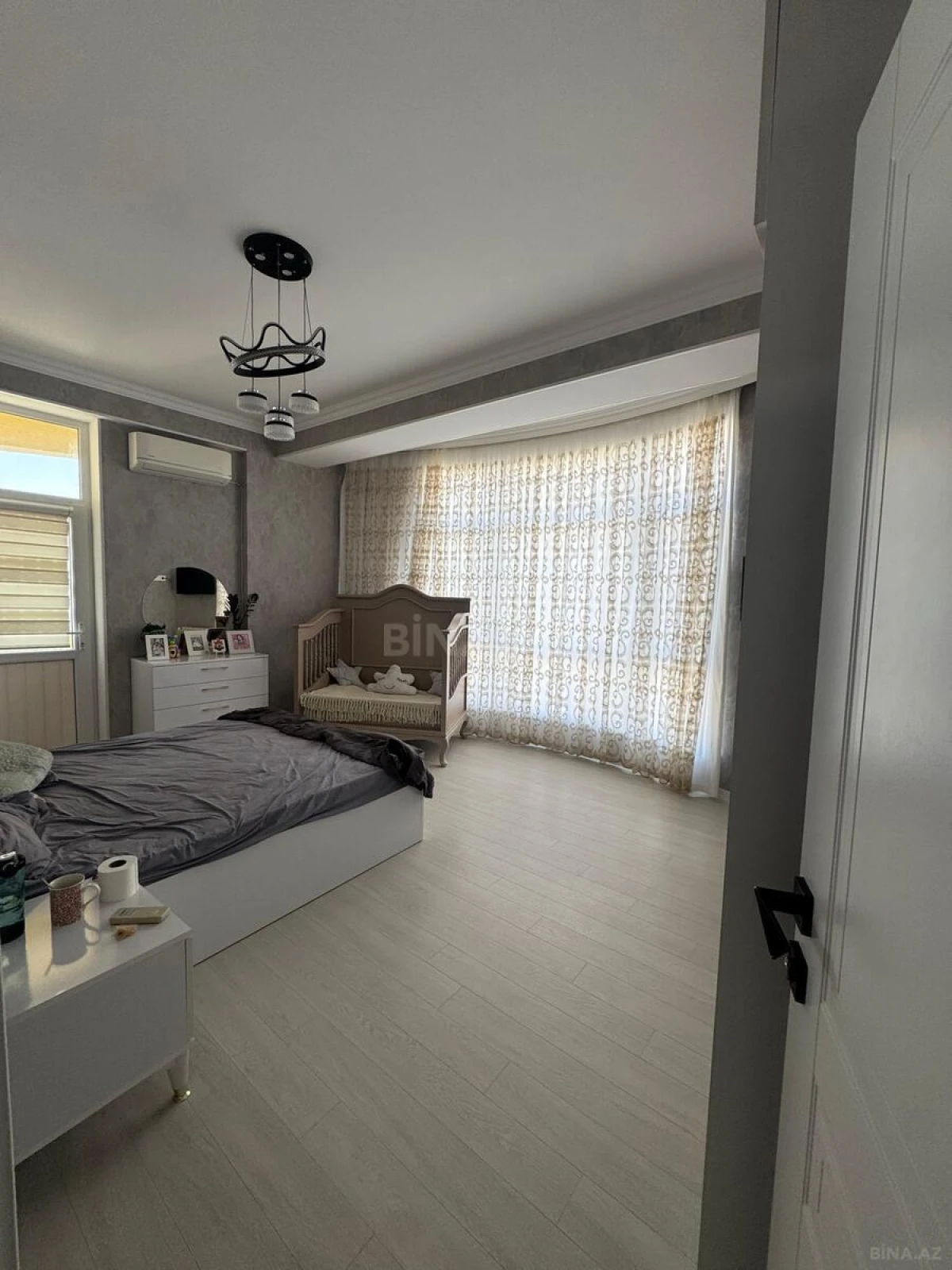 Satılır 3 otaqlı mənzil 122 m²