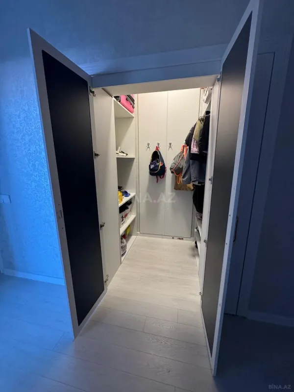 Satılır 3 otaqlı mənzil 122 m²