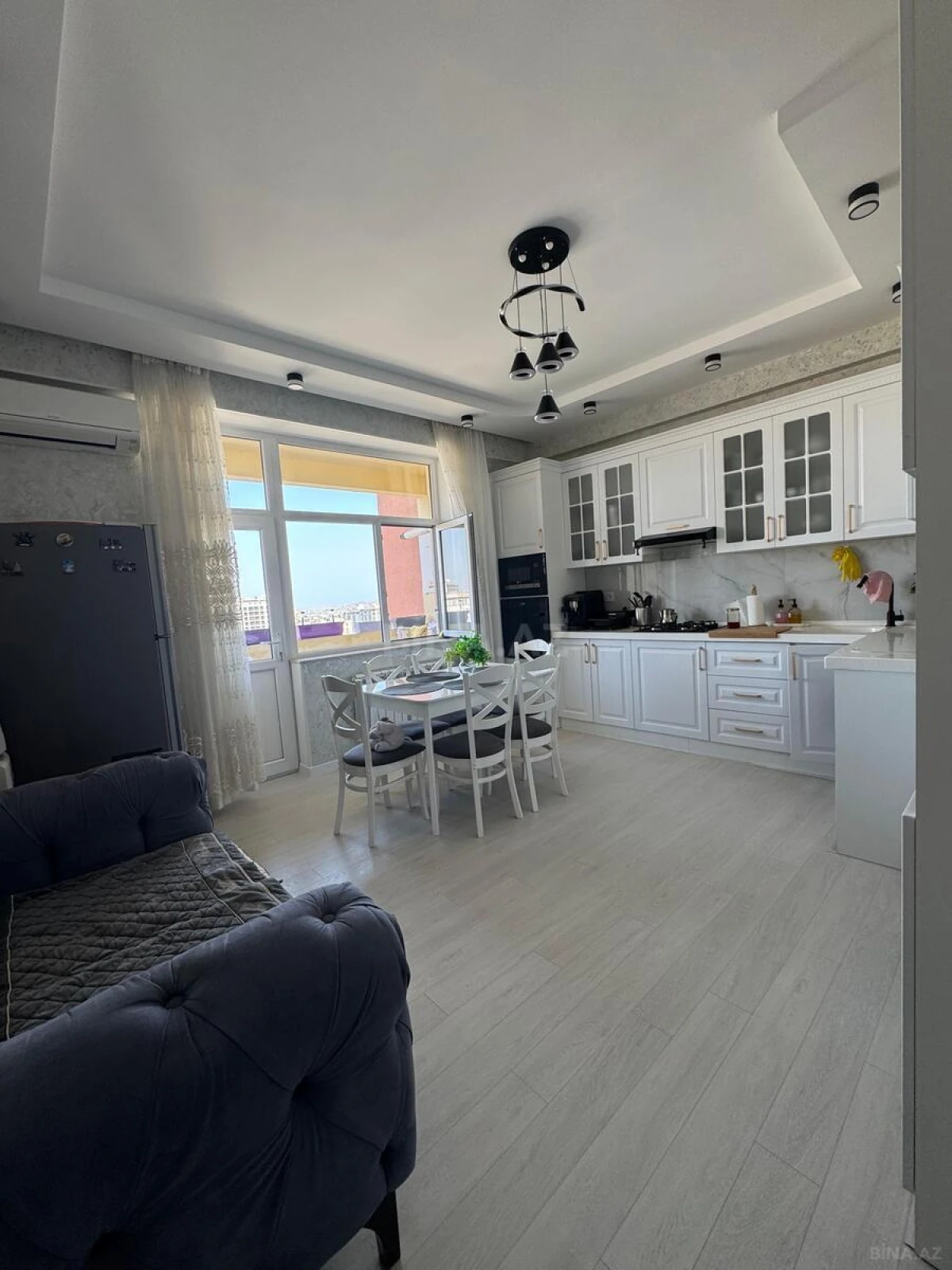 Satılır 3 otaqlı mənzil 122 m²