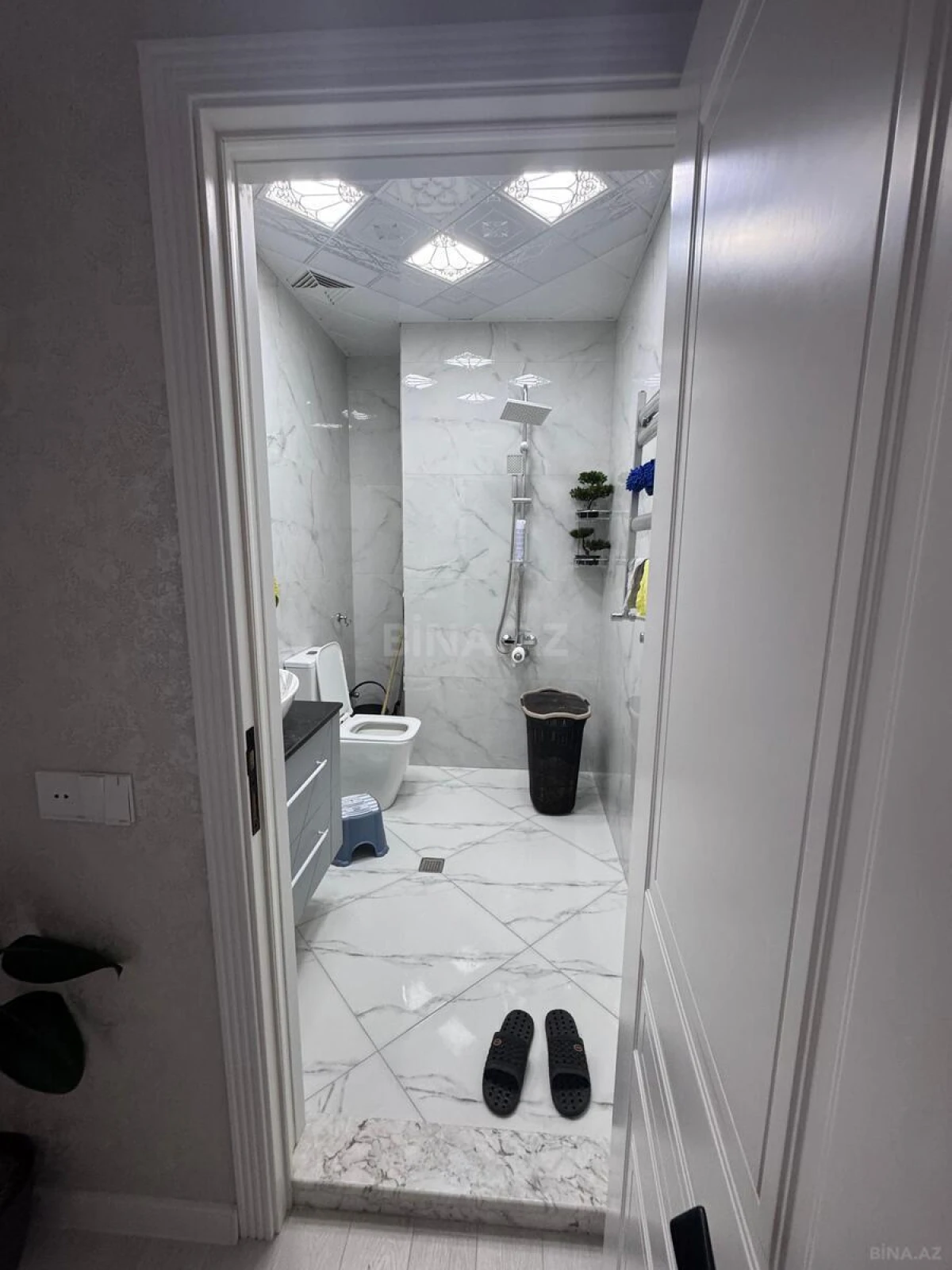 Satılır 3 otaqlı mənzil 122 m²