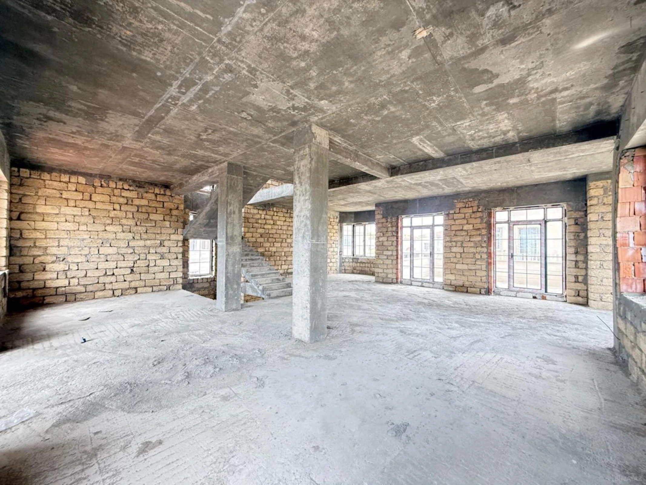 Satılır 9 otaqlı həyət evi 460 m²