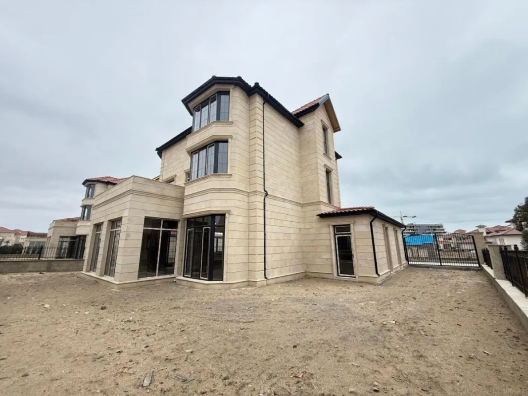 Satılır 9 otaqlı həyət evi 460 m²