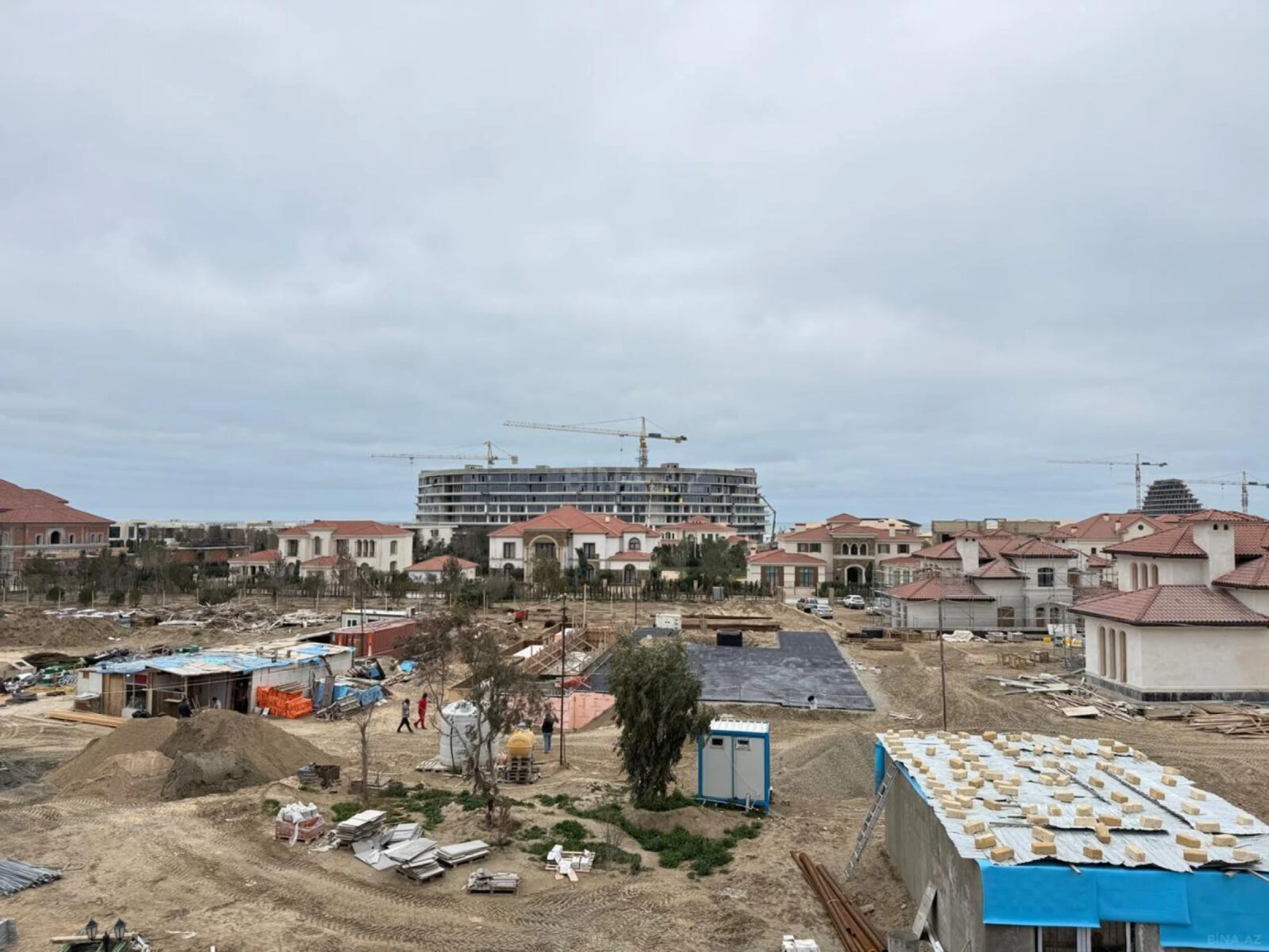 Satılır 9 otaqlı həyət evi 460 m²