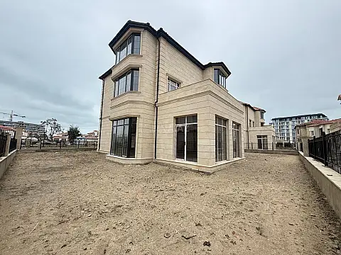 Satılır 9 otaqlı həyət evi 460 m²