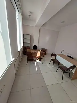 Kirayə verilir 1 otaqlı ofis 25 m²