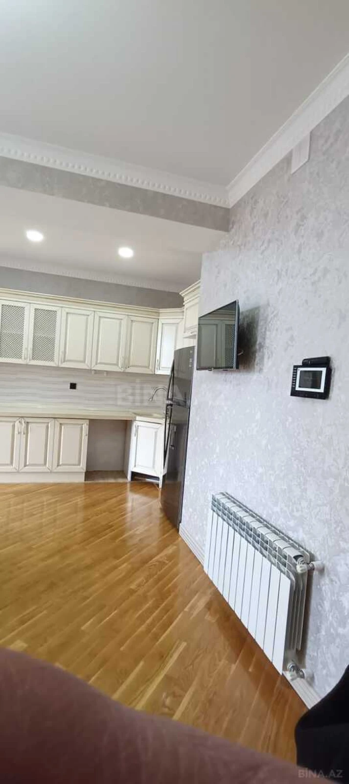 Kirayə verilir 3 otaqlı mənzil 143 m²