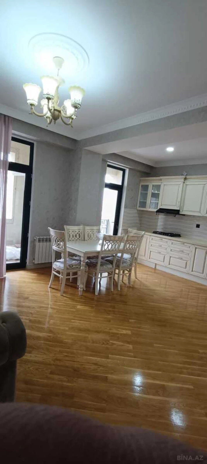 Kirayə verilir 3 otaqlı mənzil 143 m²