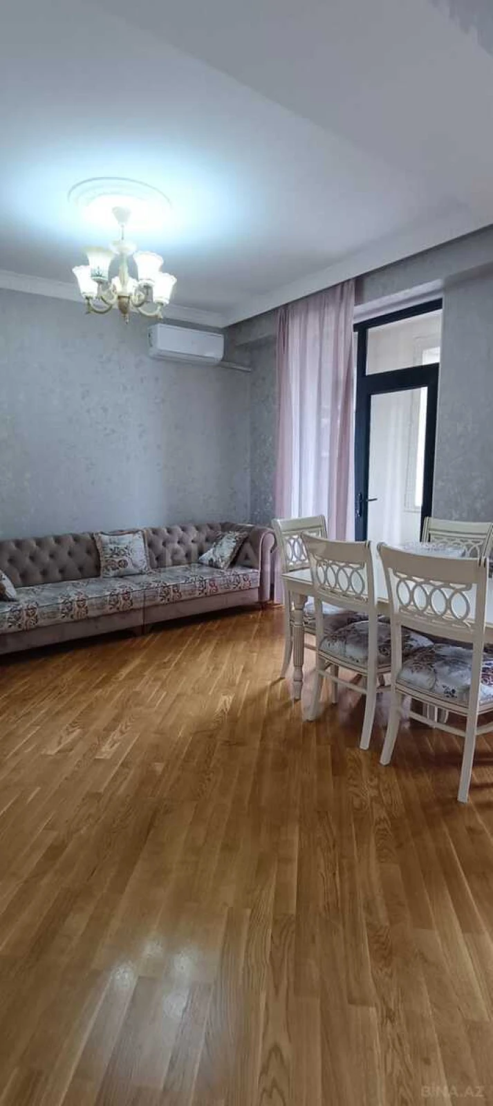 Kirayə verilir 3 otaqlı mənzil 143 m²