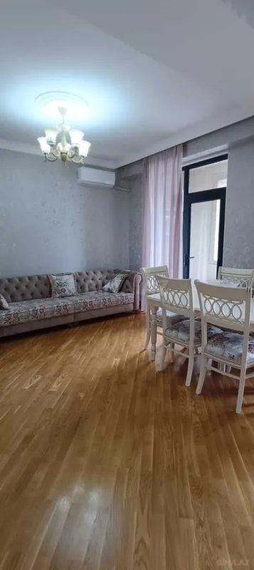 Kirayə verilir 3 otaqlı mənzil 143 m²