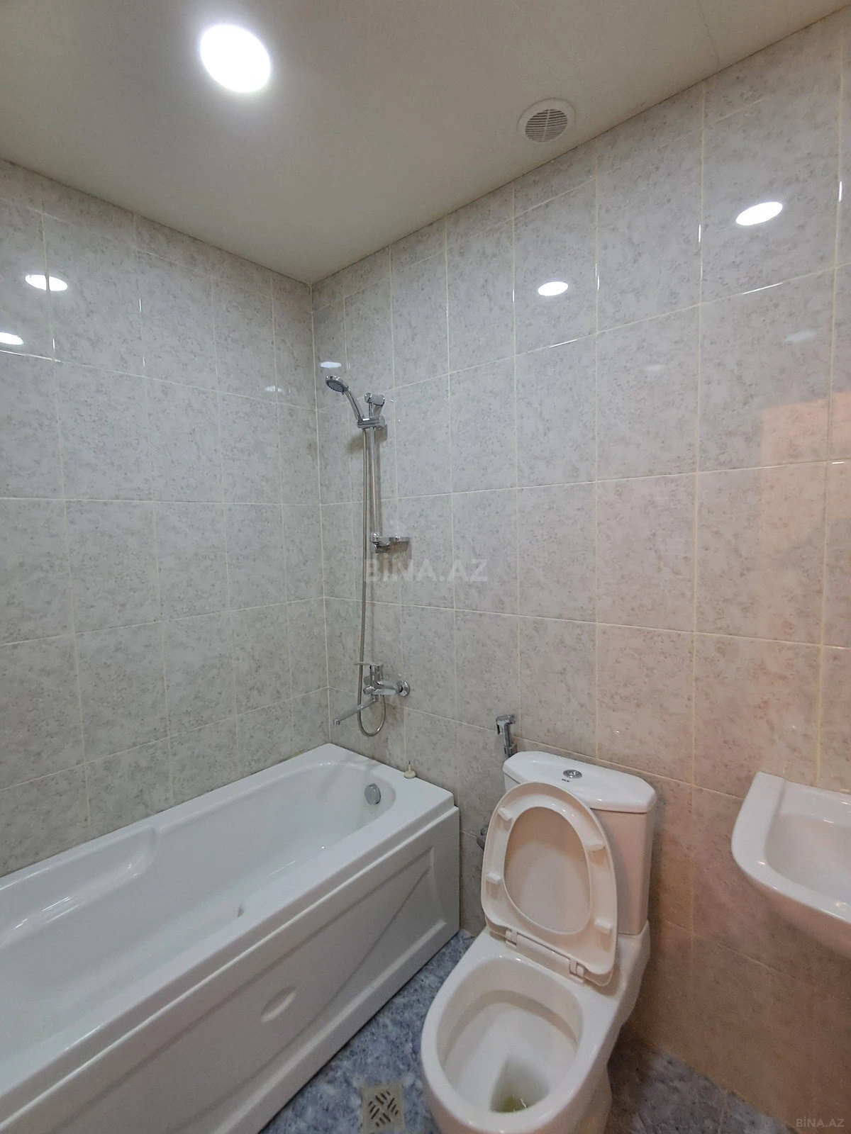 Satılır 2 otaqlı mənzil 58 m²