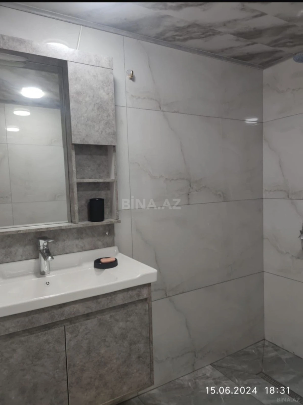 Kirayə verilir 2 otaqlı mənzil 75 m²