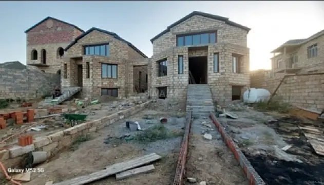 Satılır 12 otaqlı həyət evi 540 m²