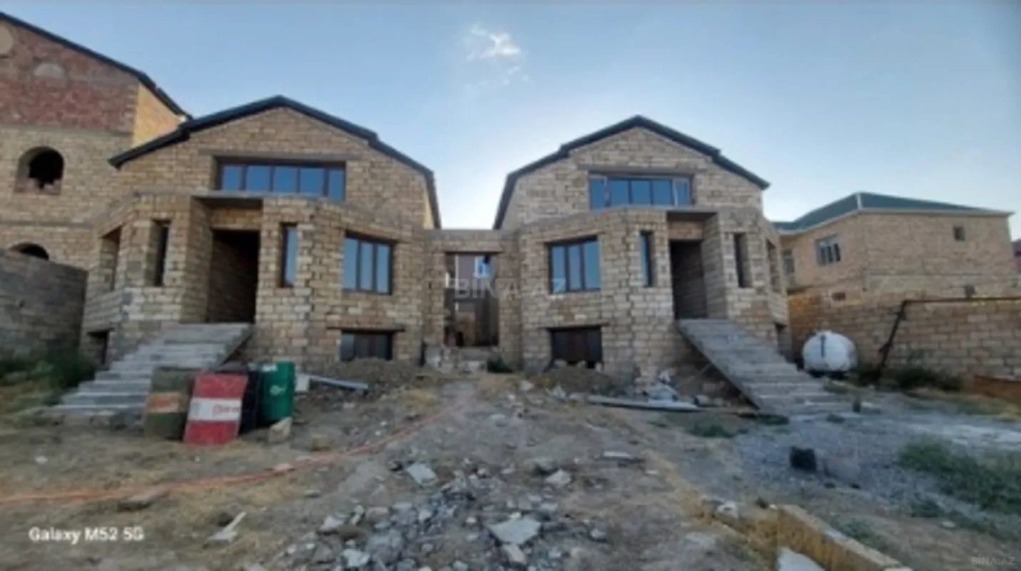 Satılır 12 otaqlı həyət evi 540 m²