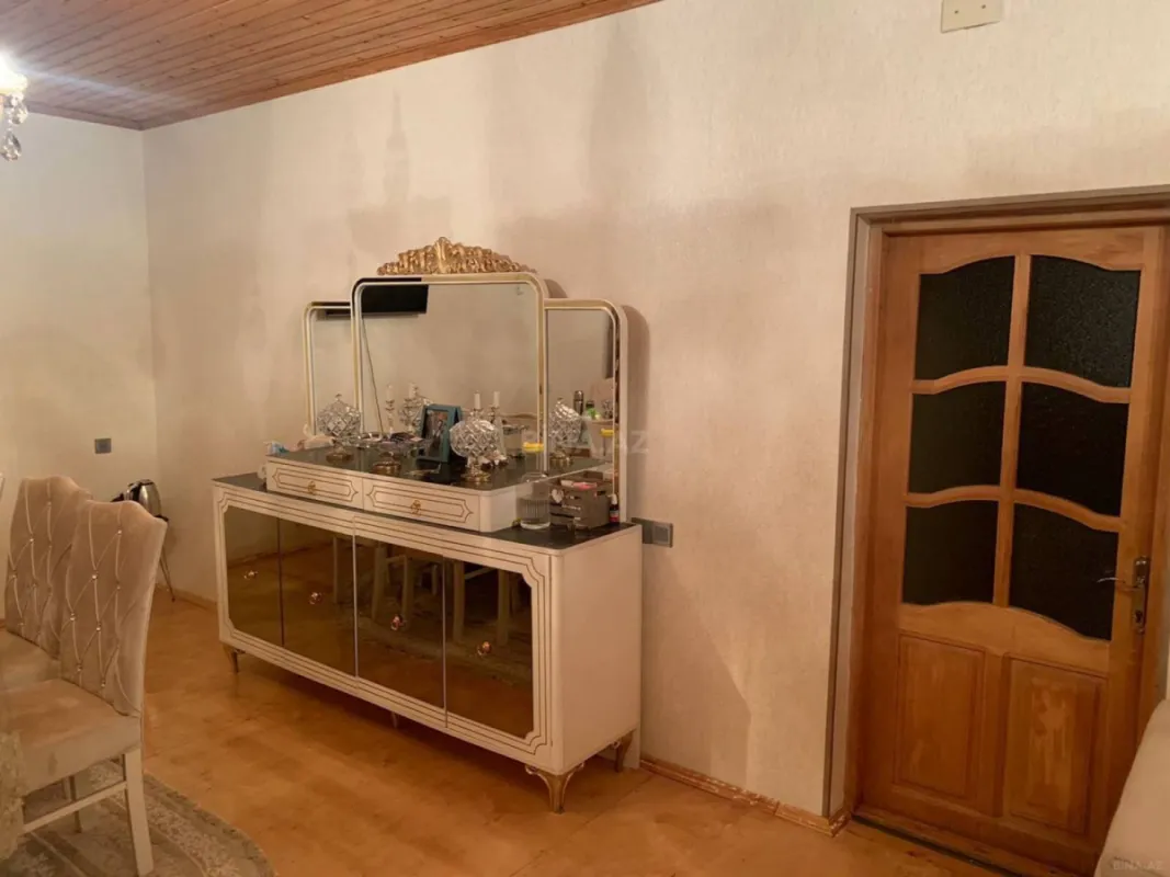Satılır 6 otaqlı həyət evi 220 m²