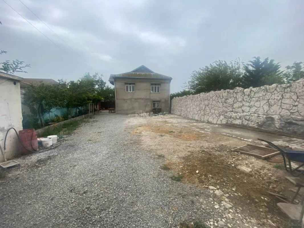 Satılır 6 otaqlı həyət evi 220 m²