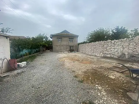 Satılır 6 otaqlı həyət evi 220 m²