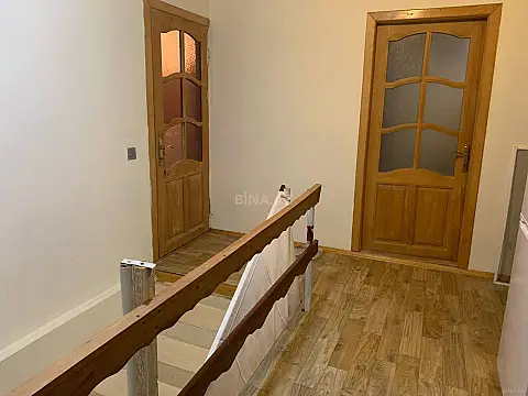 Satılır 6 otaqlı həyət evi 220 m²