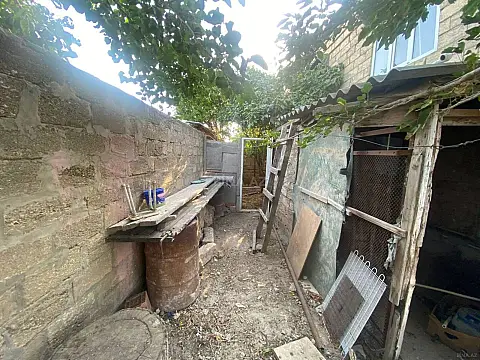 Satılır 6 otaqlı həyət evi 220 m²