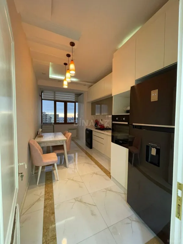 Satılır 2 otaqlı mənzil 101 m²