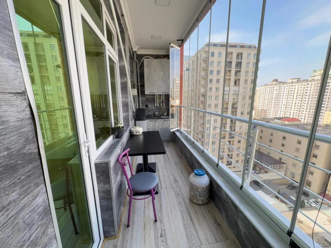 Satılır 3 otaqlı mənzil 181 m²