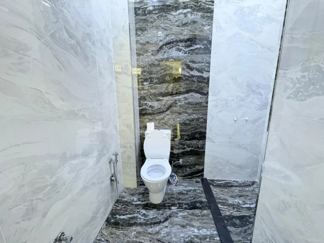 Satılır 3 otaqlı mənzil 181 m²