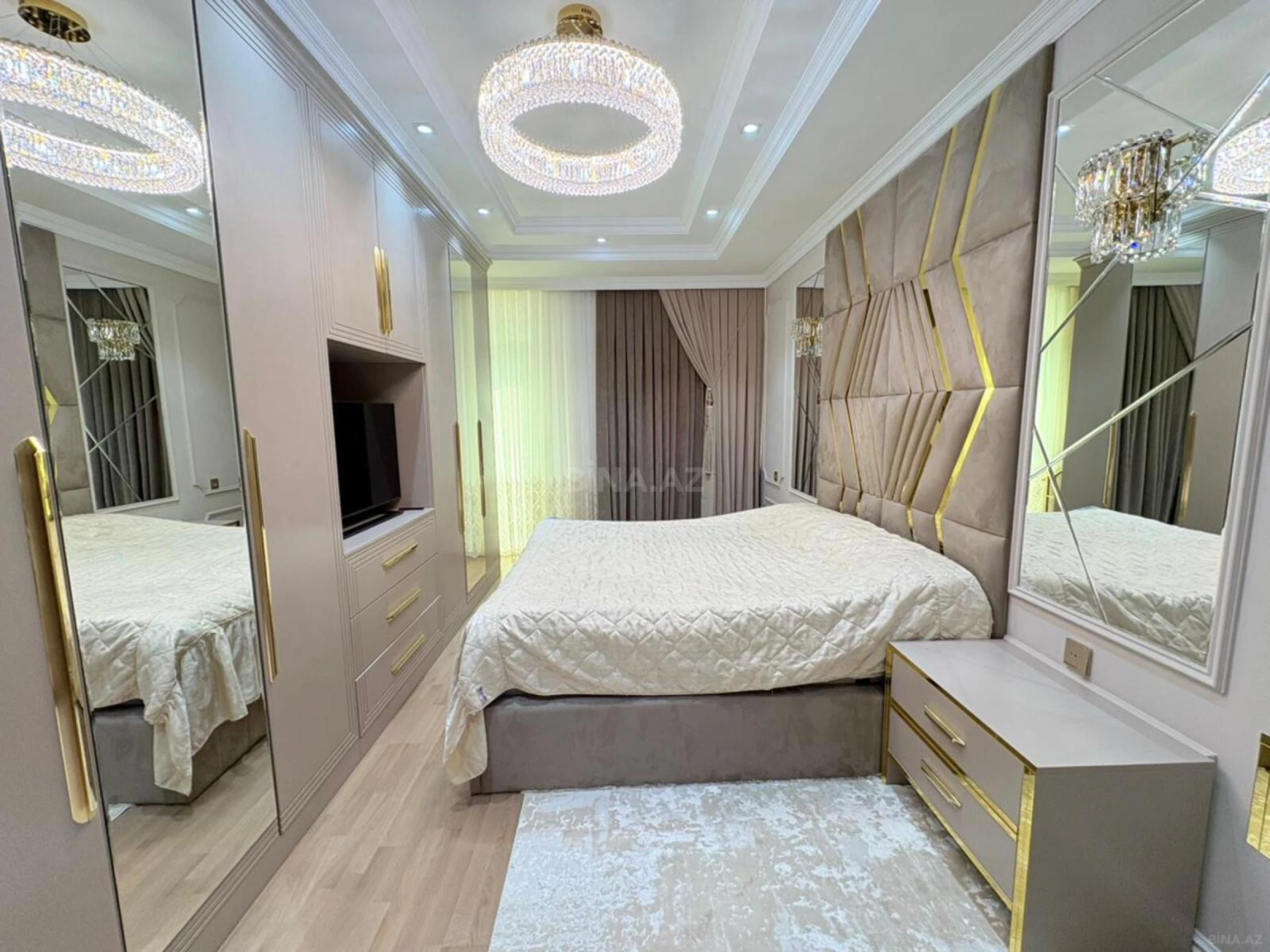 Satılır 3 otaqlı mənzil 181 m²