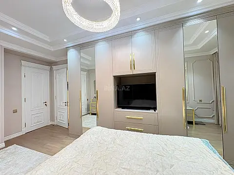 Satılır 3 otaqlı mənzil 181 m²