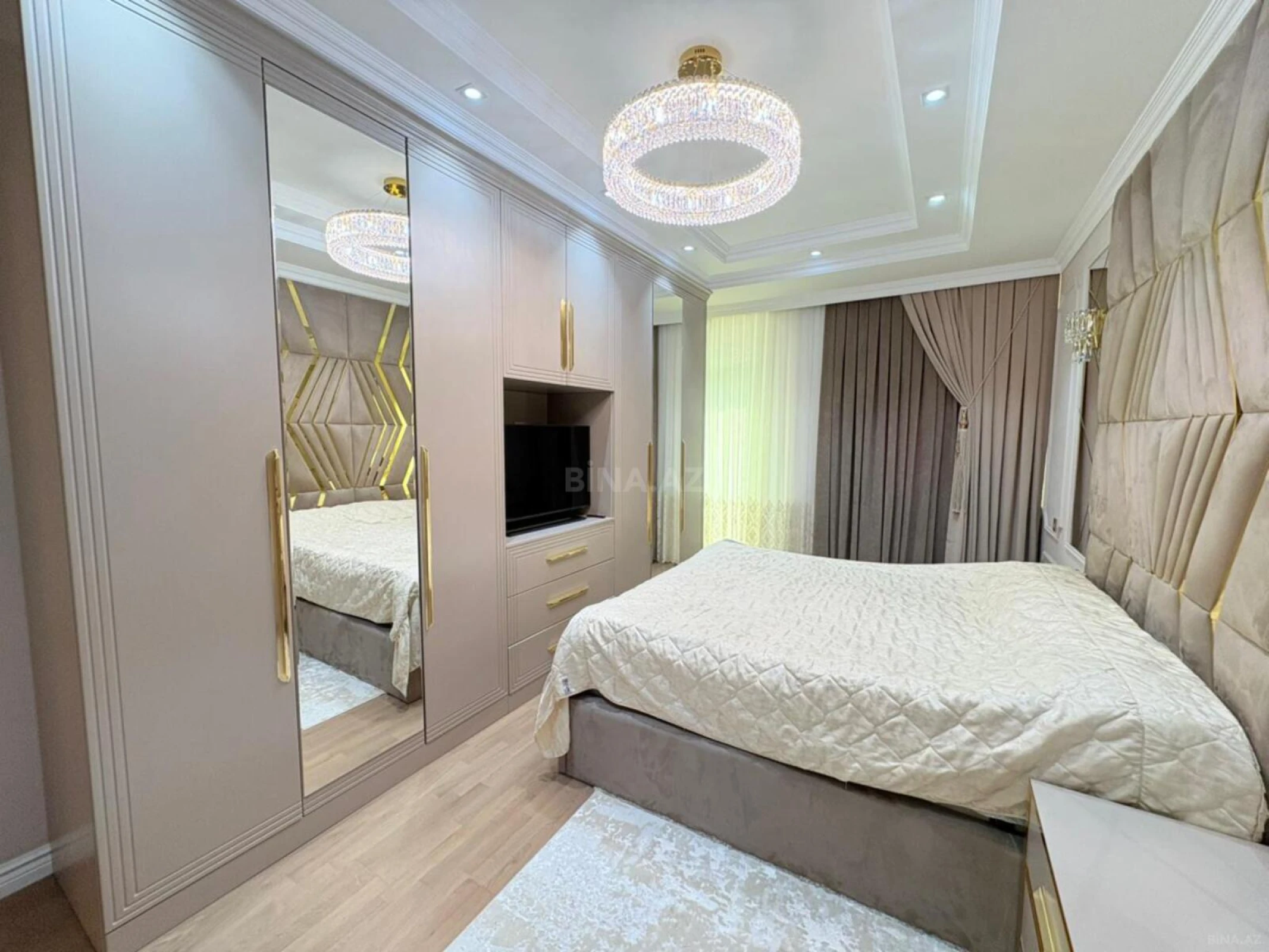 Satılır 3 otaqlı mənzil 181 m²