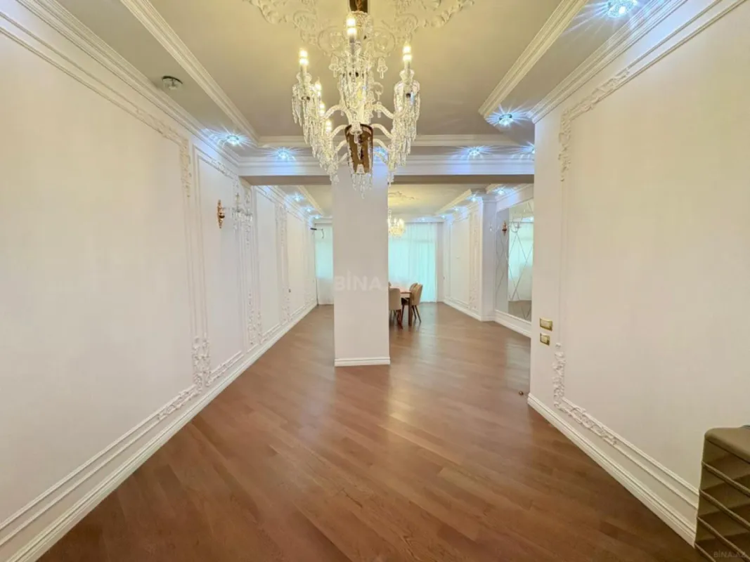 Satılır 3 otaqlı mənzil 181 m²