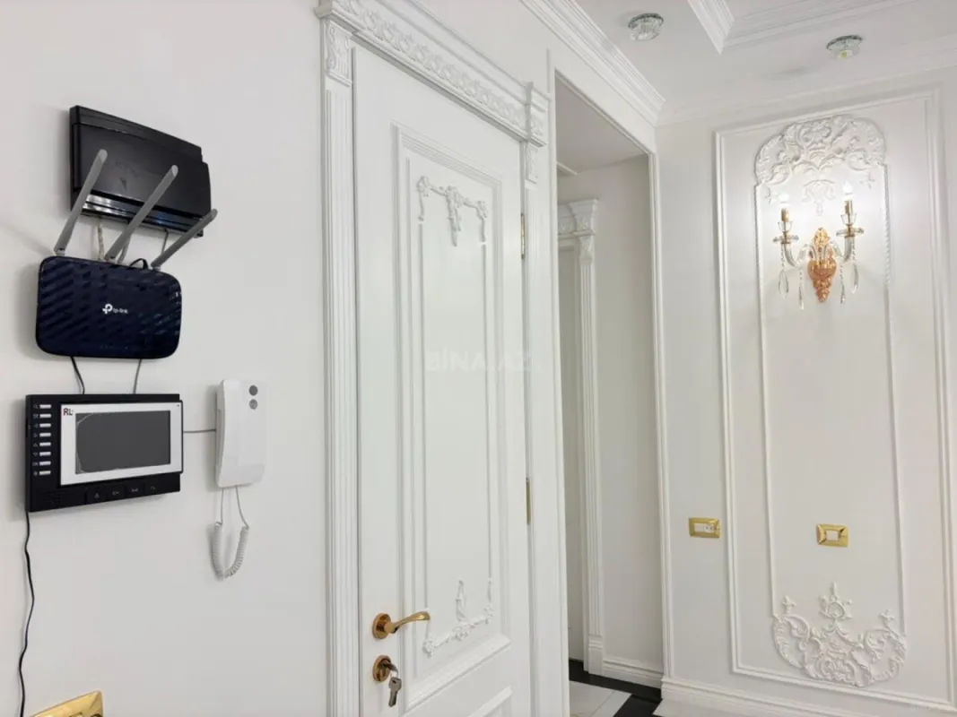 Satılır 3 otaqlı mənzil 181 m²