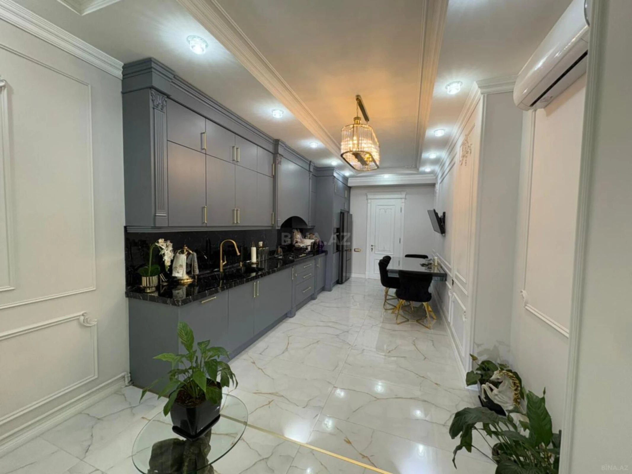 Satılır 3 otaqlı mənzil 181 m²