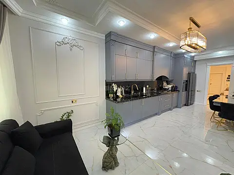 Satılır 3 otaqlı mənzil 181 m²