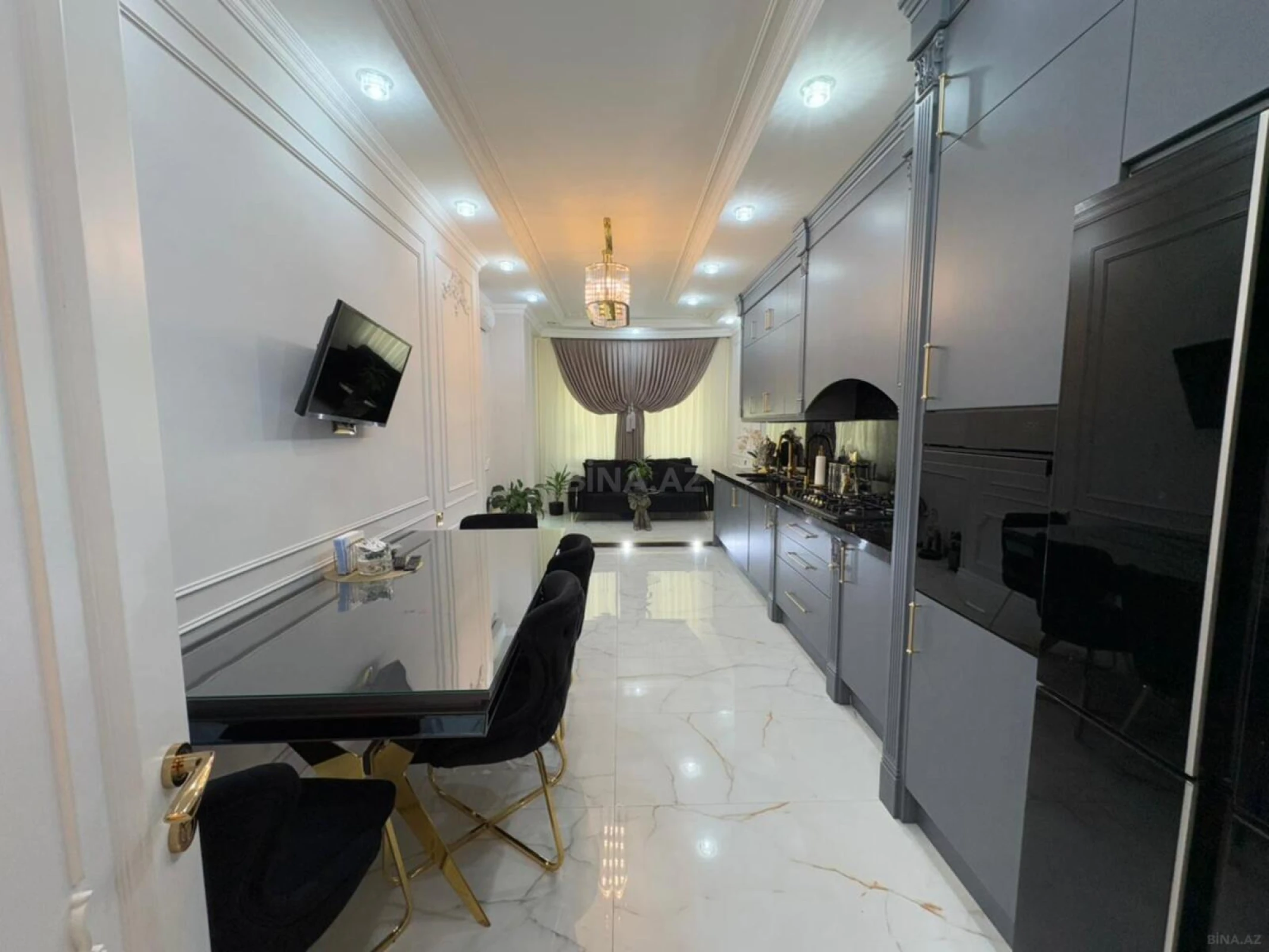 Satılır 3 otaqlı mənzil 181 m²