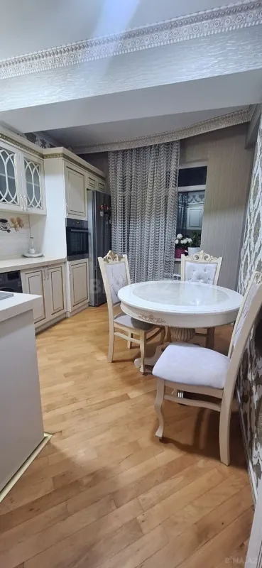 Kirayə verilir 2 otaqlı mənzil 86 m²