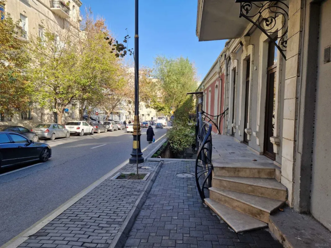 Satılır obyekt 180 m²