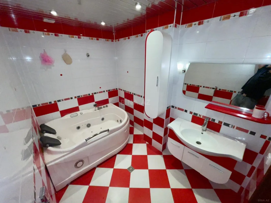 Kirayə verilir 3 otaqlı mənzil 180 m²