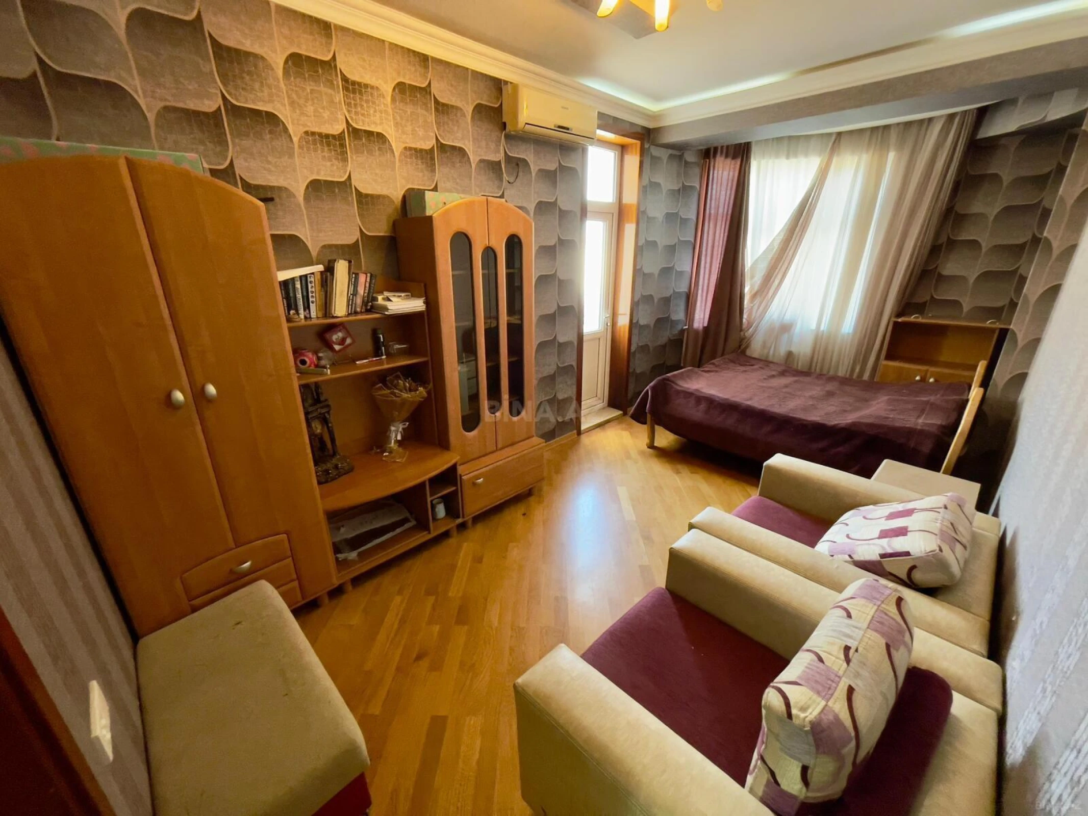 Kirayə verilir 3 otaqlı mənzil 180 m²