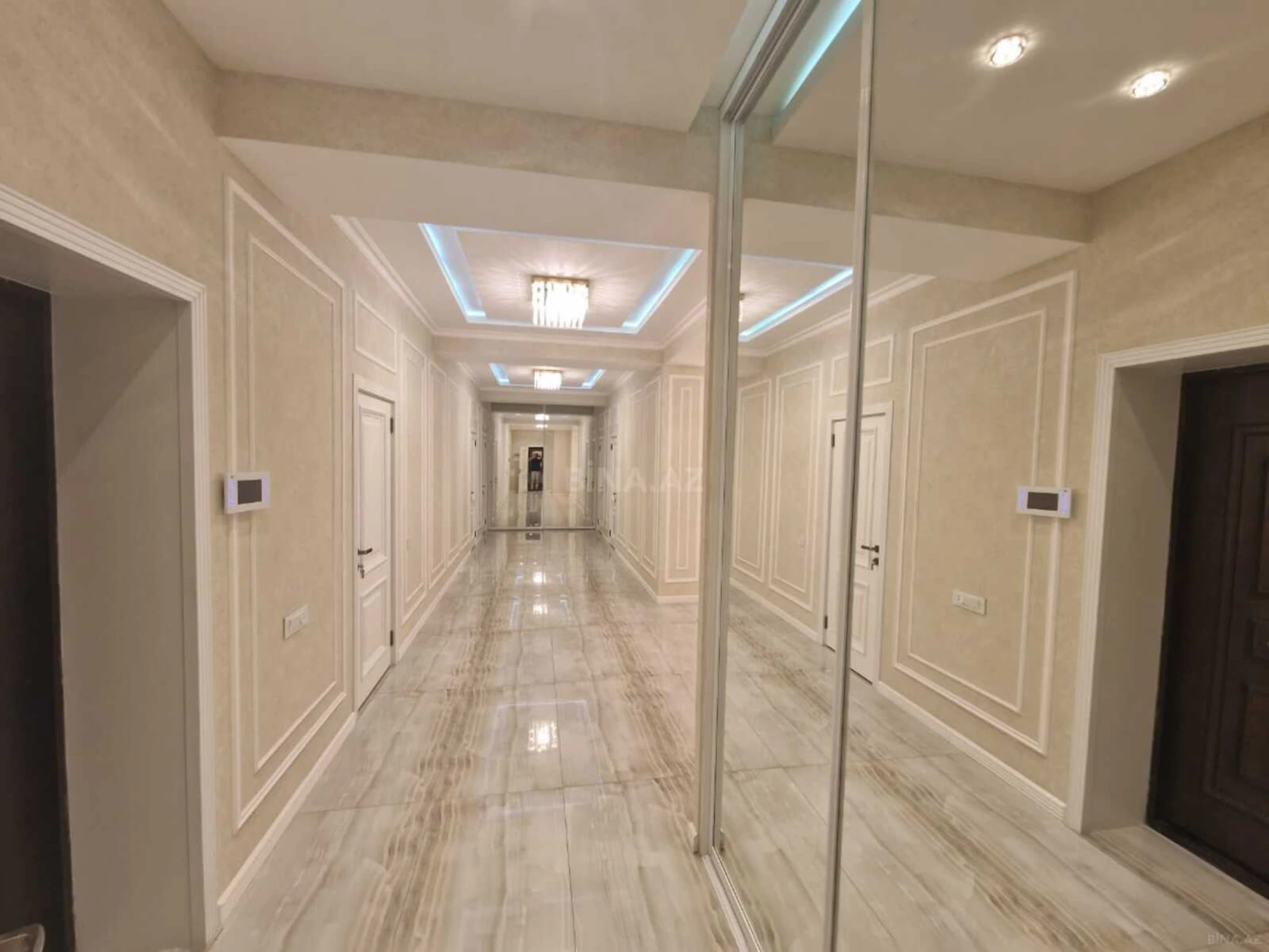 Kirayə verilir 5 otaqlı mənzil 200 m²