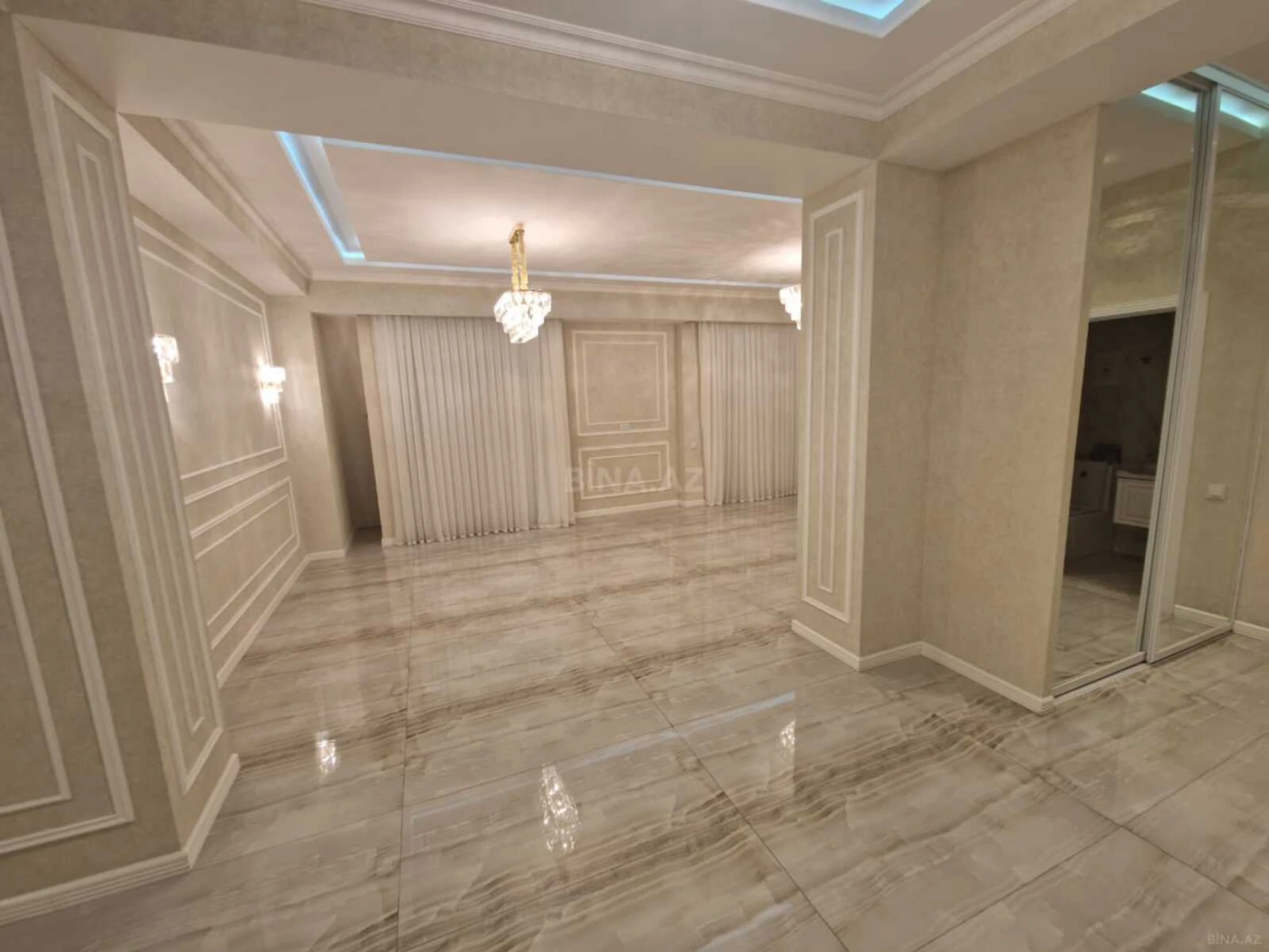 Kirayə verilir 5 otaqlı mənzil 200 m²