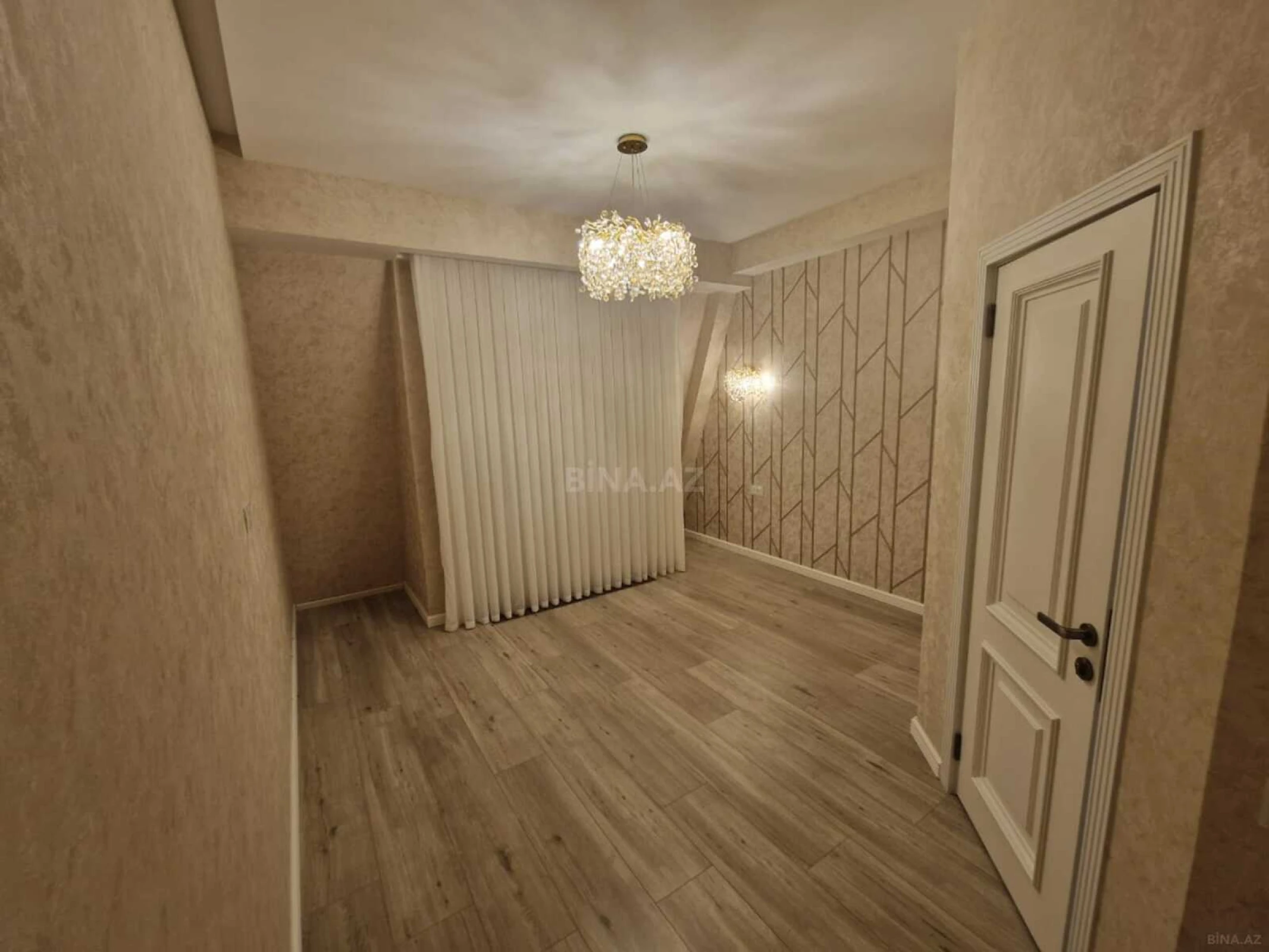 Kirayə verilir 5 otaqlı mənzil 200 m²