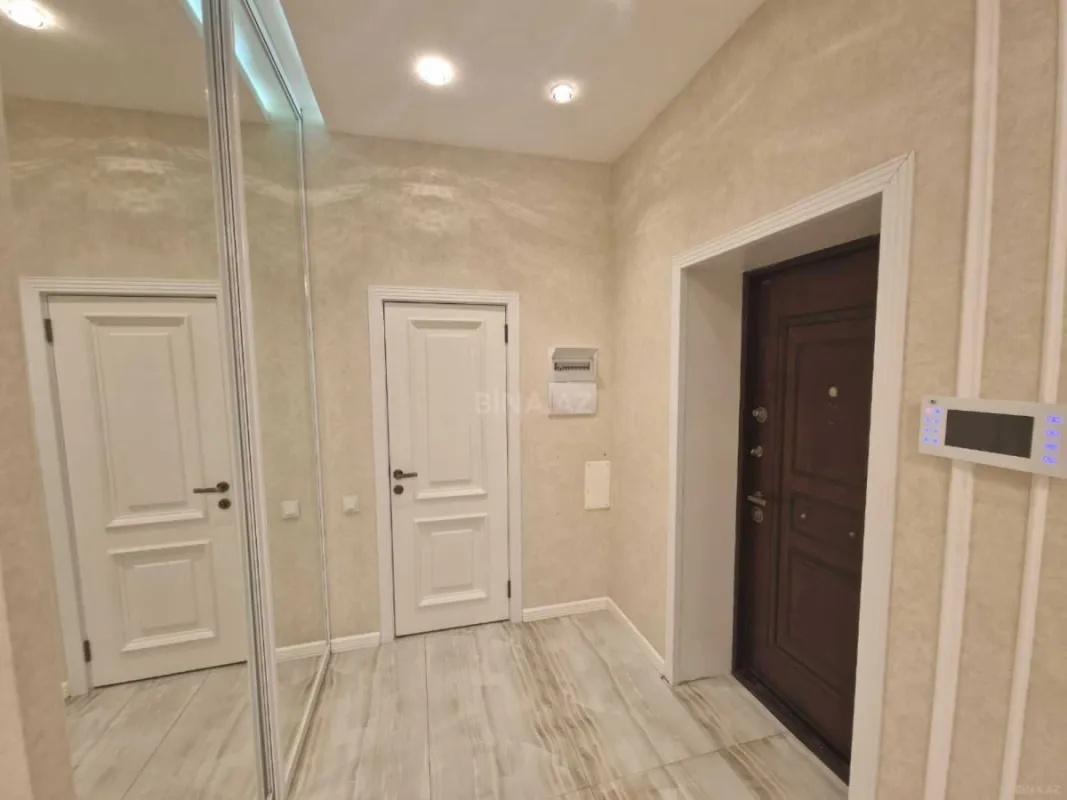 Kirayə verilir 5 otaqlı mənzil 200 m²