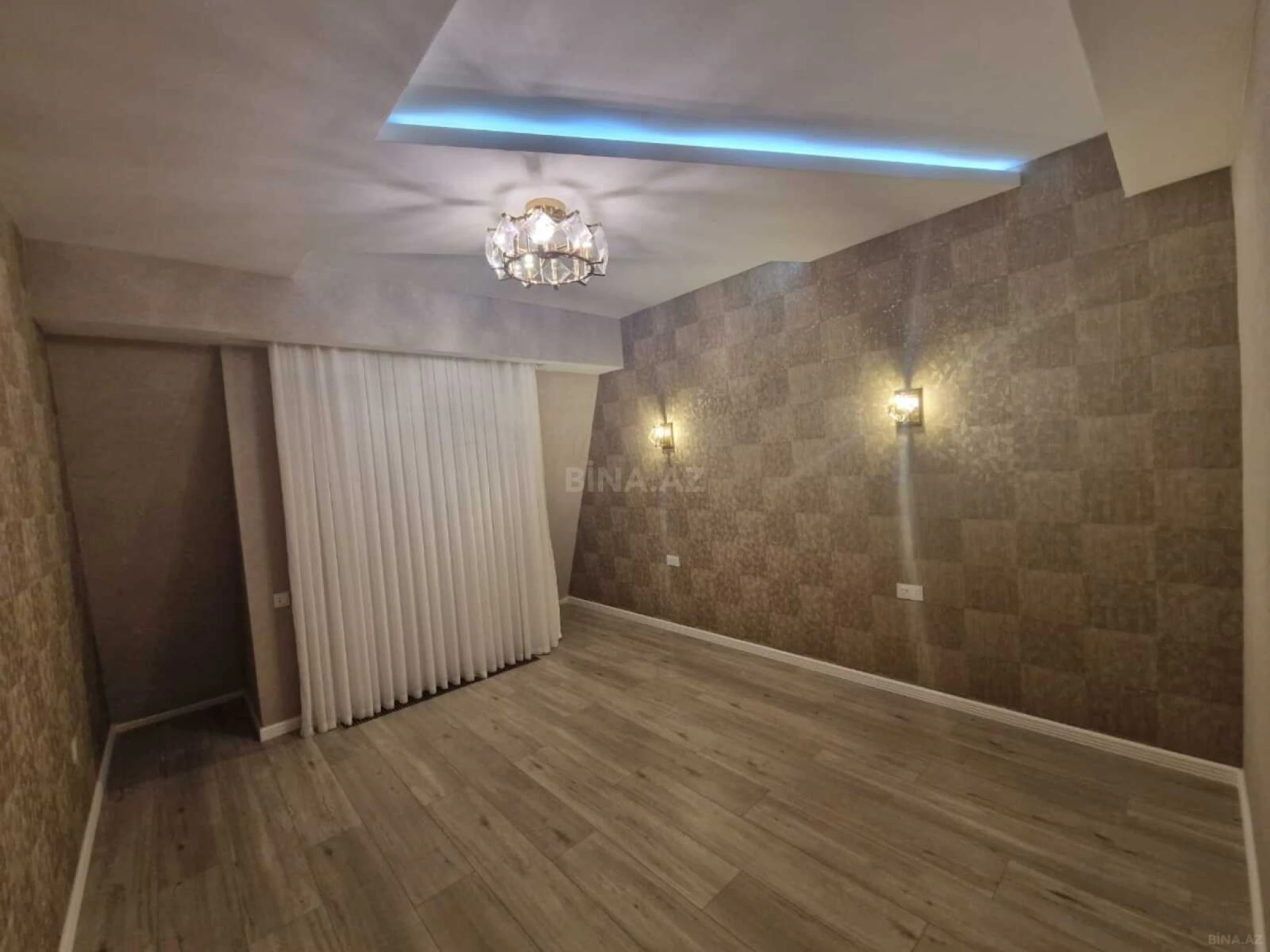 Kirayə verilir 5 otaqlı mənzil 200 m²