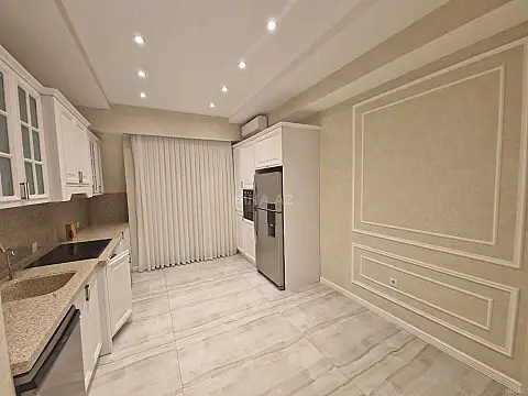 Kirayə verilir 5 otaqlı mənzil 200 m²