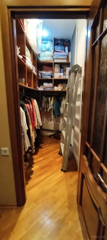 Satılır 4 otaqlı mənzil 210 m²