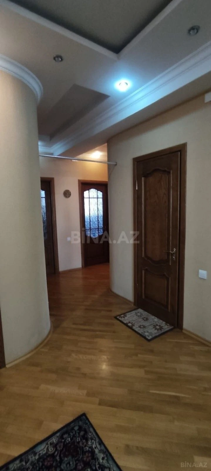 Satılır 4 otaqlı mənzil 210 m²