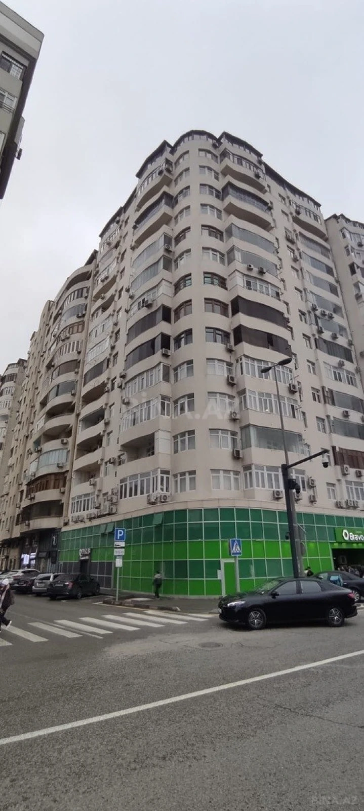 Satılır 4 otaqlı mənzil 210 m²